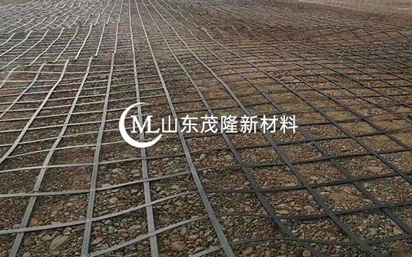 《哈牡鐵路》土工格柵、復(fù)合土工膜施工