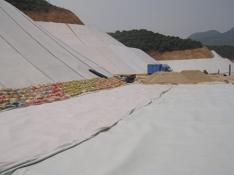 ?公路專用長絲土工布有什么好處？