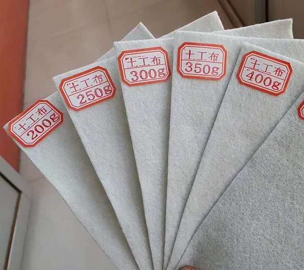 土工布廠家：土工布施工對天氣的要求