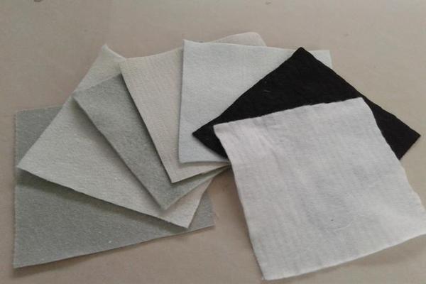 木地板鋪設(shè)時(shí)是否需要使用土工布？它起到了什么作用？  第2張