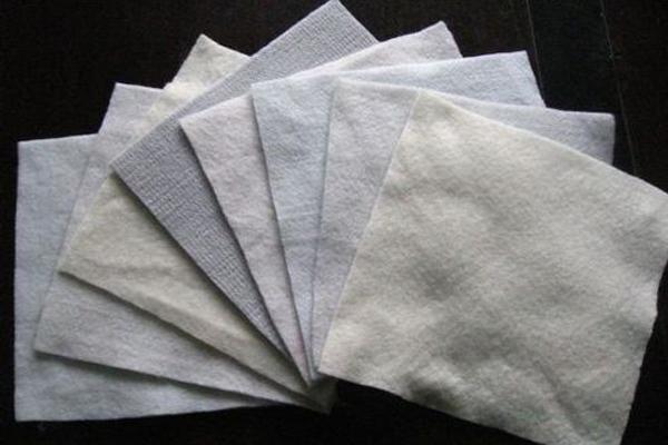 土工布與石頭護坡結(jié)合使用  第2張