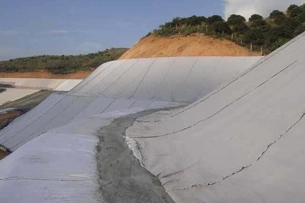 土工布與石頭護坡結(jié)合使用  第3張